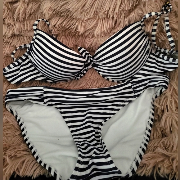 NWOT Xhilaration Stripped Push up bra swim suit - Picture 1 of 7